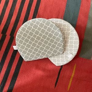 2 Boppy wedge pillows